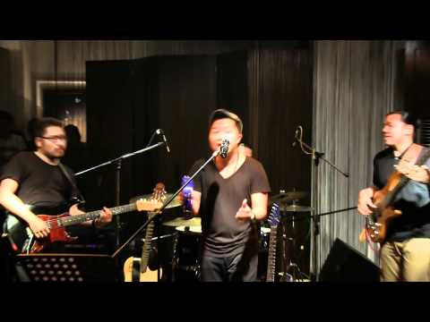 Sandhy Sondoro - Hard to Handle @ Mostly Jazz 04/05/12 [HD]