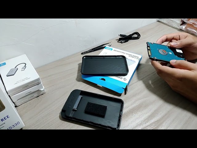 Vídeo relacionado con Sh. Caja de disco duro externa de 2,5", USB 3.0 a SATA SSD HDD Caddy, con soporte UASP de 5Gbps, estuche portátil para disco duro SATA SSD HDD de 2,5 pulgadas, compatible con portátil/PC/PS4/Xbox