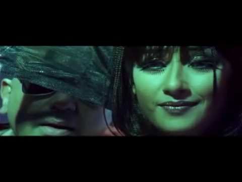 Kamal Haasan & Manisha Koirala in Aalavandhan - Dance for Kaadavul Paadhi Music
