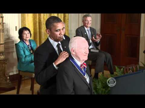 Obama awards Medal of Freedom to Bob Dylan, John Glenn