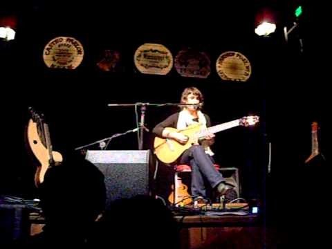 Kaki King at Mississippi Studios 3/10/11, intro to "Doing the Wrong Thing"