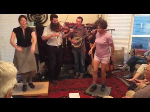 #Oldtime #DanceOff - Miss Moonshine #buckdancing with dog and Lindsay McCaw #flatfooting/clogging