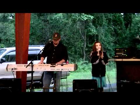 Emma Marie Henderson & Cailte Kelley perform 