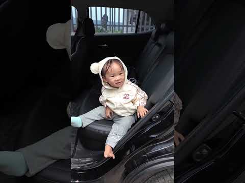 Em Bé Dễ Thương 👶💖 Xâm Chiếm Chiếc Xe 🚗😂 #shorts