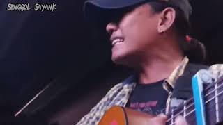 Download lagu WOW !!! PENGAMEN BUS SUARA GITARNYA MIRIP IWAN FALS ( TIKUS KANTOR ) mp3