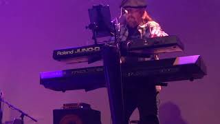 The Legendary Hitchhikers perform &quot;My Life, Your World&quot; by Tom Petty