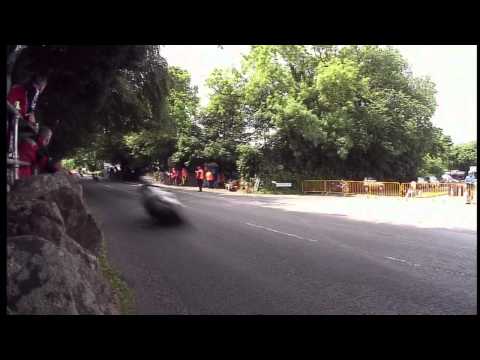 Michael Dunlop TT Isle of Man 2014, overtaking BMW S1000RR