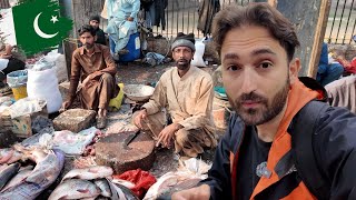 Trying Extremely Hygienic Pakistani Street Food | Lahore 🇵🇰