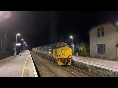 37401 and 37422 depart Ardgay with 6K40 to Georgemas Junction on 05/03/22.