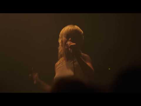 Amyl and the Sniffers - Gacked On Anger