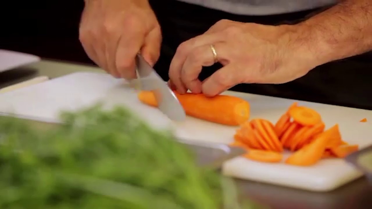 Tailler des carottes en sifflets