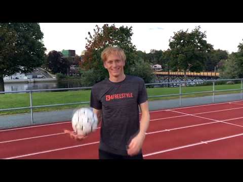 How football freestylers race !