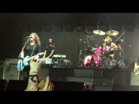 Foo Fighters - School's Out (Alice Cooper cover) @ ACCORHOTELS ARENA 2017