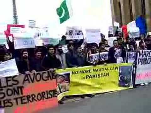 Protest of Pakistanis in Paris against Emergency 4