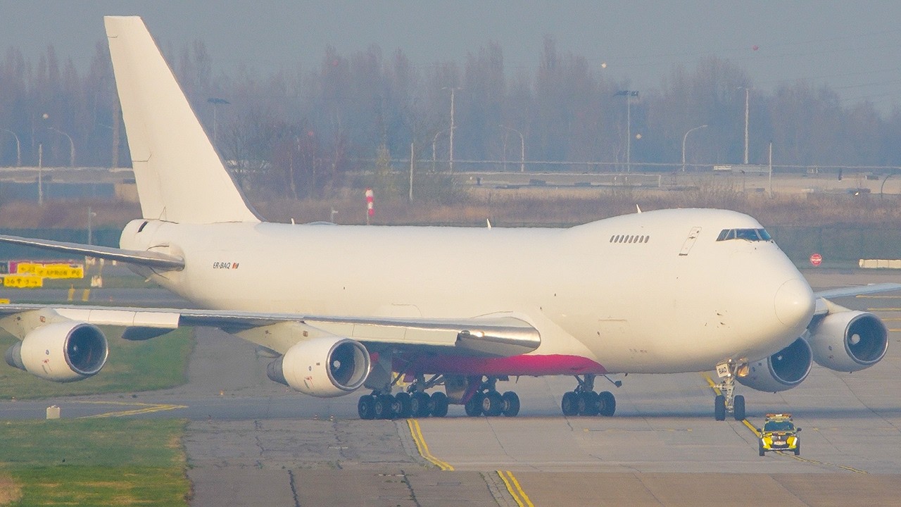 BOEING 747 CLASSIC CLOSE UP DEPARTURE - B747-200 with incredible Sound (4K)