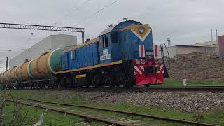 TEM2M-046 shunting diesel loco with tank cars from Baku Oil Refinery Plant is heading to Keshla st