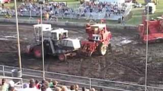 preview picture of video 'Combine Demo Derby heat 2, New Ulm,MN 2006'