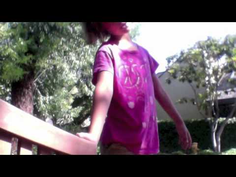 A Very Young Queen - Trailer