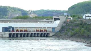 preview picture of video 'Peace Dam at Hudsons Hope British Columbia Canada'