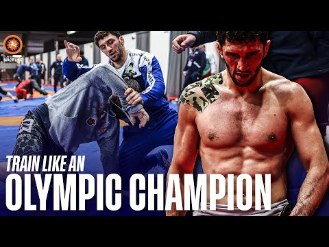 Train like an Olympic champion | Zaurbek Sidakov warms up with Ismael Musukaev & Taimuraz Salkazanov