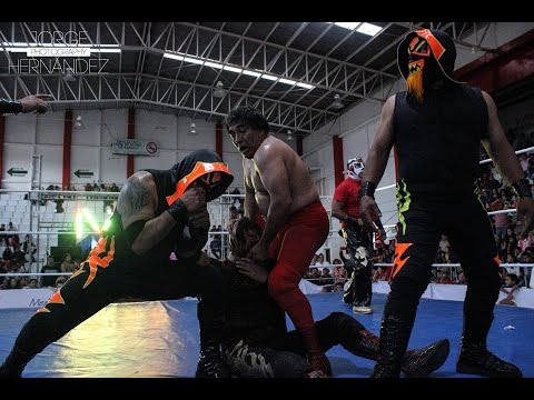 Luchadores Terminan a Golpes previo a la Lucha de Mascaras