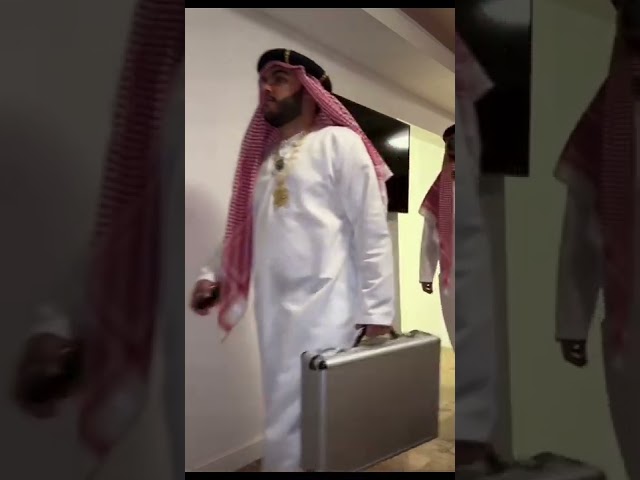 Vídeo relacionado con Bichingda - Túnica con capucha para disfraz de caballero, cosplay para hombre, conjunto completo para Halloween.