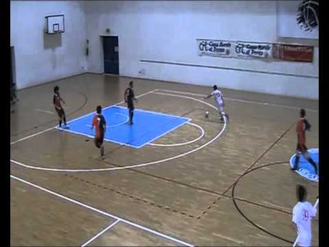 140514c.Occasione Latemar calcio a 5 e parata Cus Trento (sullo 0-0)