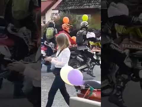 Brama weselna/ pan młody wariat/ palenie gumy