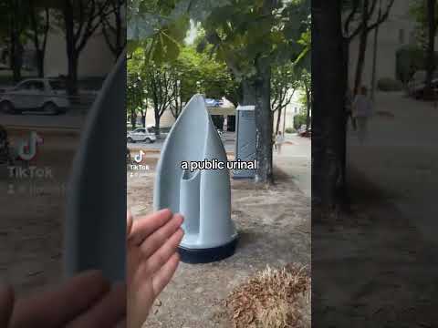 Paris has an public urinal outside the President’s Palace