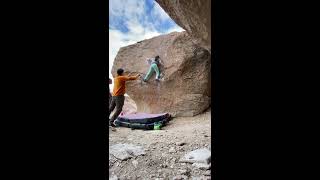 Video thumbnail of Mister Witty, V6. Happy Boulders