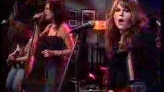 The Donnas - "I Don't Want To Know" Live