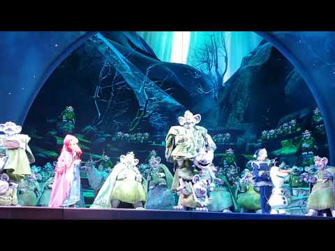 FROZEN Live FIXER UPPER at DISNEY California adventure troll song