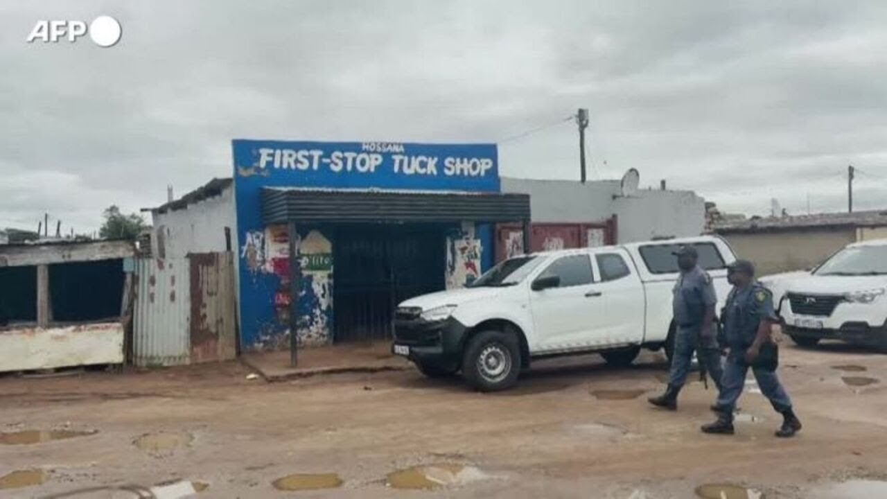 Johannesburg, almeno nove morti in una sparatoria. E' caccia agli autori