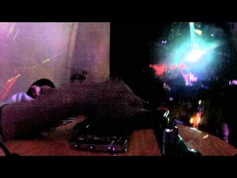 OSTEN AF & HYVLARNA - SAJA! / ORDNINGSVAKTER (LIVE I LASSES KVARTER I VÄSTERÅS 2012)