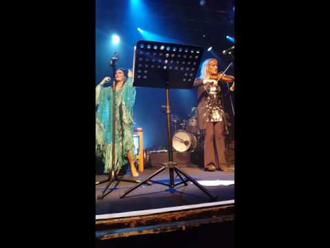 Seo Mo Leaba /  Kila & Kayah  / Dublin / Vicar Street