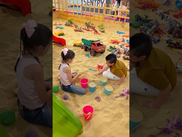 Vídeo relacionado con MUSISALY Caja de Arena de Plástico Rosa con Tapa para Niños, Almacenamiento Multifuncional y Versátil, Adecuado para Guarderías y Uso en Casa