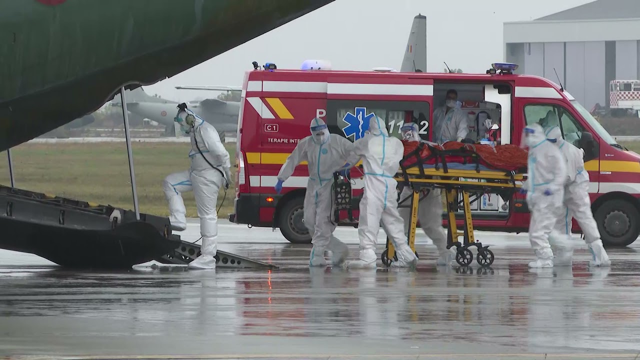 3 pacienţi cu COVID, în stare gravă, transportaţi cu o aeronavă militară la Timişoara