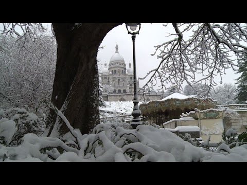 Snow-covered Paris turns into winter wonderland for tourists