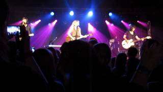 The Band Perry - "Pioneer" (Live in Belfast)