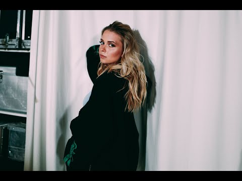 KATI K - Zu jung um traurig zu sein (Official Vertical Video)