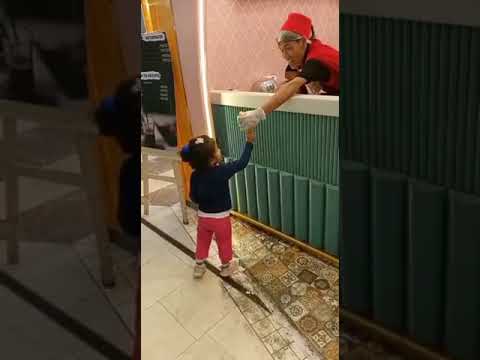 Nia struggling to get her ice cream