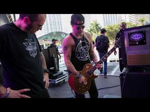 Slash Jamming On His MXR pedals