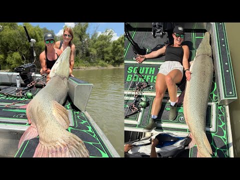 Bowfishing for HUGE Gator Gar in South Texas!