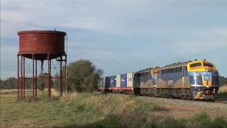 preview picture of video 'Container train at Toolamba.  Sat 30/07/11'
