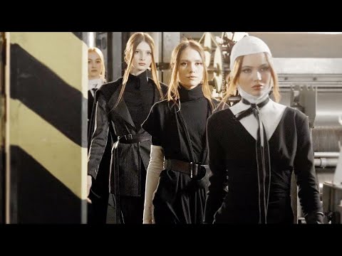 Valentin Yudashkin | Fall/Winter 2021/22 | Paris Fashion Week