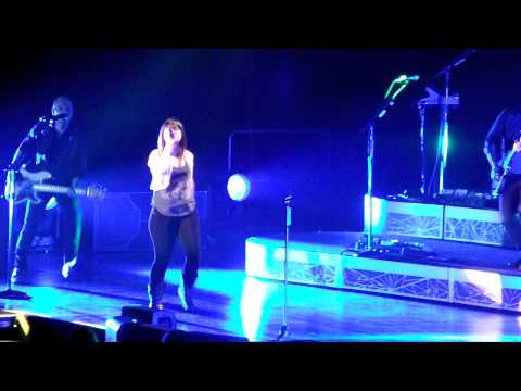 Kelly Clarkson - What Doesn't Kill you (Stronger), Atlantic City, 1.15.12 [HD]