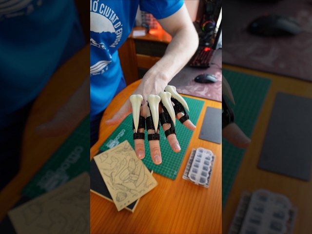 Vídeo relacionado con Garras de superhéroe, garras de lobo con asas de plástico para adultos, garras de lobo para accesorios de cosplay de Halloween, juego de 2, un par de plata, Blanco, Exera, Blanco, Exera