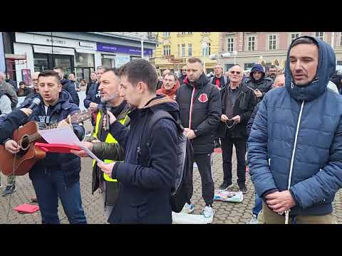 ''Kao Marija'' - molitelji na Trgu pjevaju pjesmu Gospi