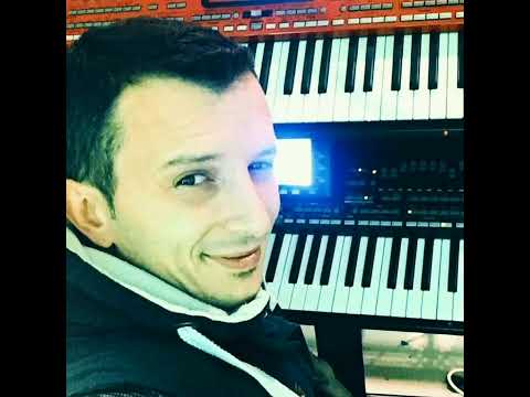 piyanist Oğuzi ve serdar Eren ve piyanist aşkın.