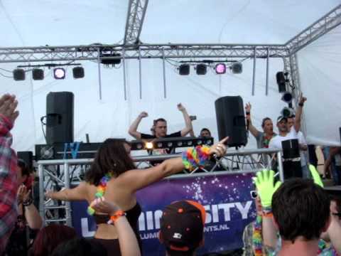 Leon Bolier live at Luminosity Beach Festival 2011 (5/12)
